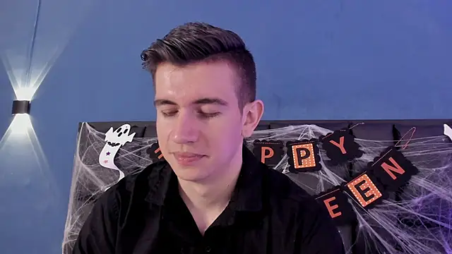 MikaelSlow online show from November 1, 2025, 4:25 am