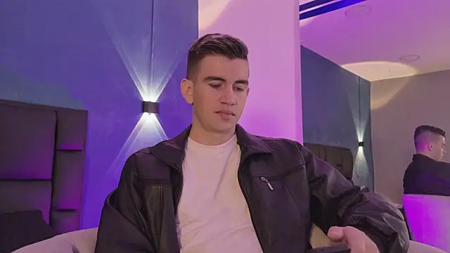 MikaelSlow online show from March 7, 2026, 4:31 am