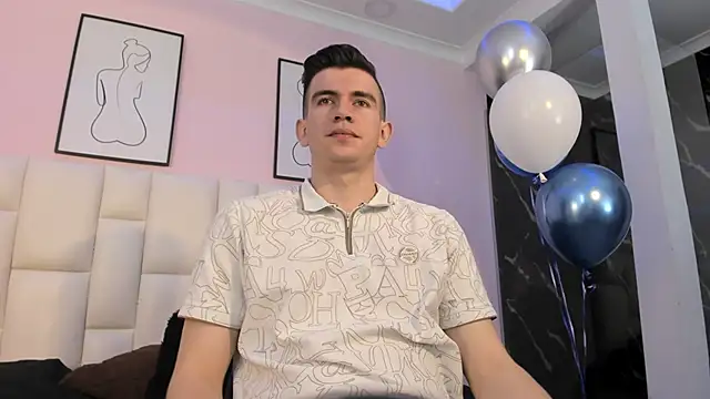 MikaelSlow online show from April 25, 2026, 4:37 am
