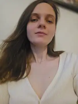 EllieDay online show from May 5, 2026, 7:22 pm