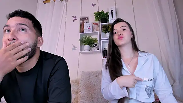 Idara and Edahi01 online show from March 21, 2025, 3:22 am