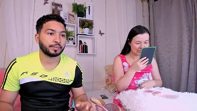 Idara and Edahi01 online show from March 22, 2025, 4:58 pm