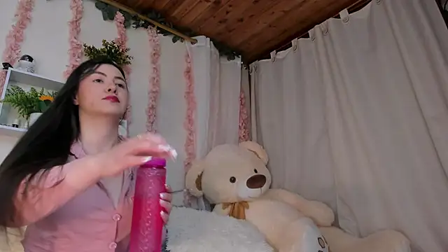 Idara and Edahi01 online show from January 15, 2026, 4:33 pm