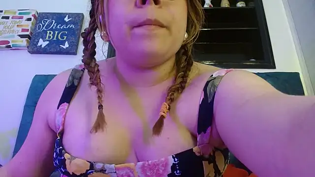 EmmaCoxx online show from January 19, 2025, 4:01 am