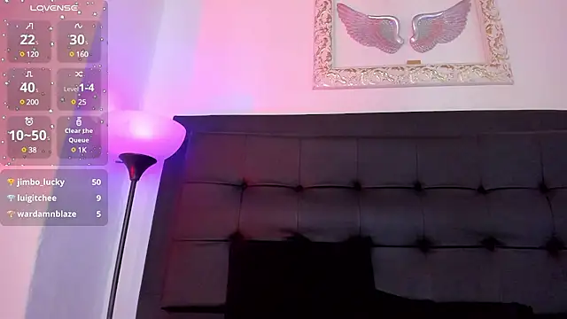 Mia 222 online show from January 2, 2025, 6:23 pm