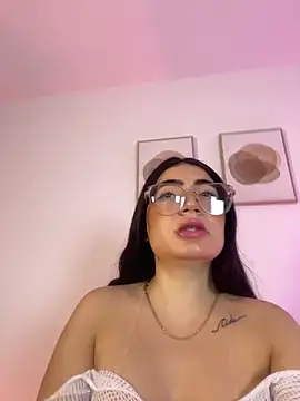 Mia 222 online show from May 8, 2026, 11:04 am