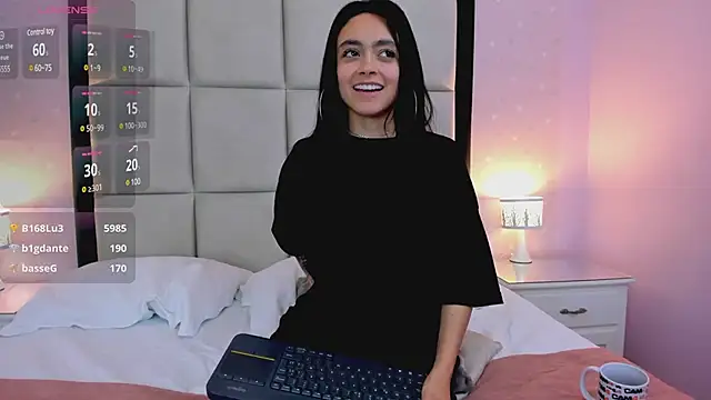 HannaClarrk  online show from February 26, 2025, 12:03 pm
