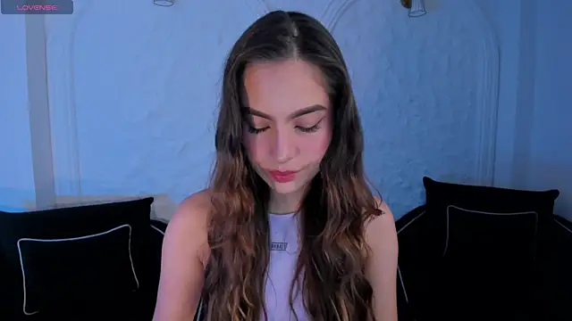 Snapshot of MarianneLane chatting on October 4, 2025, 9:46 pm MarianneLane online show from October 4, 2025, 9:46 pm