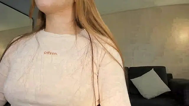 Snapshot of CarolineGraceX chatting on December 11, 2024, 3:02 am CarolineGraceX online show from December 11, 2024, 3:02 am