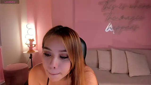 Snapshot of CarolineGraceX chatting on December 21, 2024, 3:25 am CarolineGraceX online show from December 21, 2024, 3:25 am