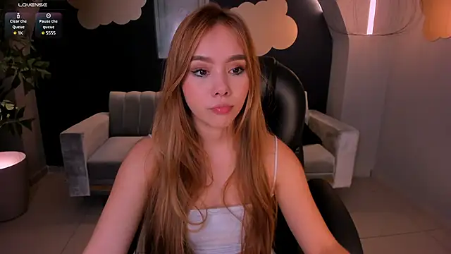 Snapshot of CarolineGraceX chatting on January 31, 2025, 10:52 am CarolineGraceX online show from January 31, 2025, 10:52 am