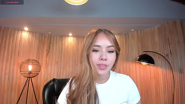 Snapshot of CarolineGraceX chatting on March 11, 2025, 10:40 am CarolineGraceX online show from March 11, 2025, 10:40 am
