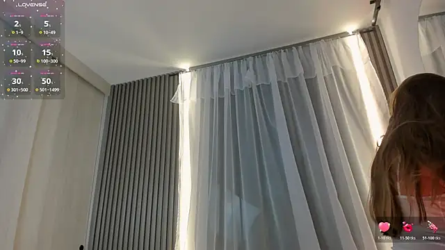 CarolineGraceX online show from June 17, 2026, 11:05 pm