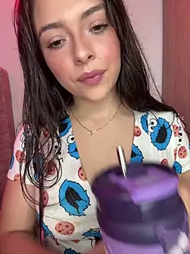 Snapshot of YovngBaby chatting on March 10, 2026, 4:50 am YovngBaby online show from March 10, 2026, 4:50 am