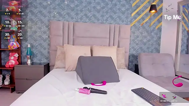 Snapshot of NiiaMoore chatting on September 22, 2025, 8:11 pm NiiaMoore online show from September 22, 2025, 8:11 pm