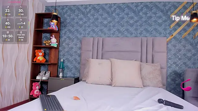 Snapshot of NiiaMoore chatting on October 3, 2025, 10:18 pm NiiaMoore online show from October 3, 2025, 10:18 pm