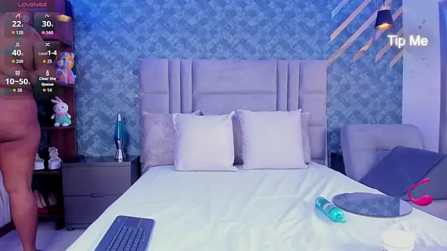 Snapshot of NiiaMoore chatting on November 5, 2025, 8:20 pm NiiaMoore online show from November 5, 2025, 8:20 pm