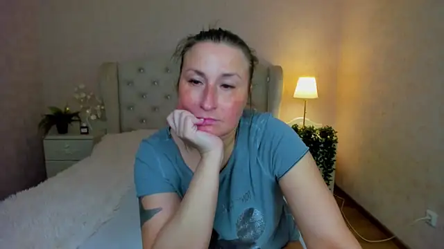 Snapshot of HotLiss chatting on April 4, 2026, 5:16 am HotLiss online show from April 4, 2026, 5:16 am