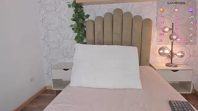 Snapshot of Roma__love chatting on October 4, 2025, 12:03 pm Roma love online show from October 4, 2025, 12:03 pm