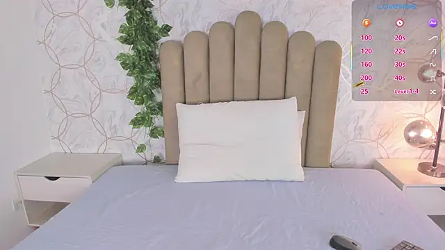 Snapshot of Roma__love chatting on October 6, 2025, 12:13 pm Roma love online show from October 6, 2025, 12:13 pm