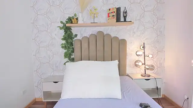 Snapshot of Roma__love chatting on October 8, 2025, 11:52 am Roma love online show from October 8, 2025, 11:52 am