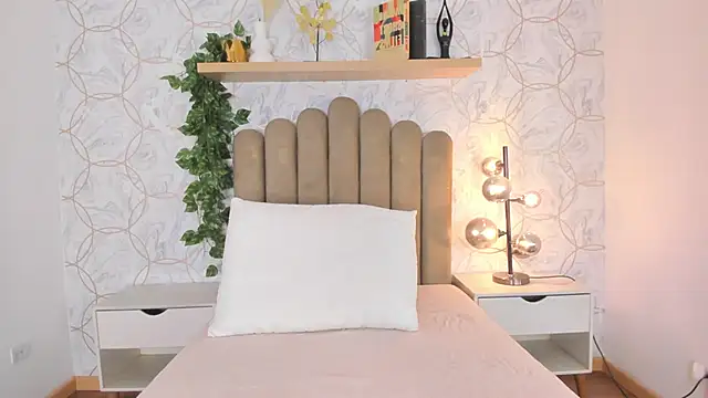 Snapshot of Roma__love chatting on October 18, 2025, 12:06 pm Roma love online show from October 18, 2025, 12:06 pm