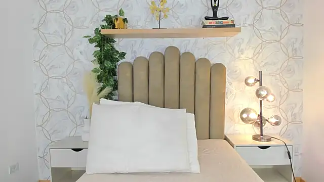 Snapshot of Roma__love chatting on October 27, 2025, 12:09 pm Roma love online show from October 27, 2025, 12:09 pm