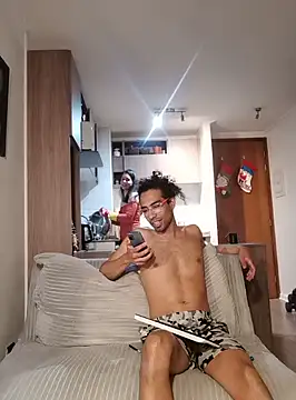 Snapshot of Redfloweer1 chatting on December 15, 2024, 1:46 am Redfloweer1 online show from December 15, 2024, 1:46 am