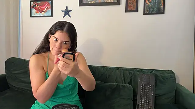 Redfloweer1 online show from February 7, 2026, 3:05 pm