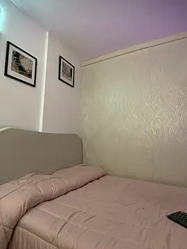 ValeryR  online show from March 18, 2026, 8:56 pm