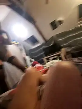 Snapshot of LoLa-69-X chatting on October 7, 2025, 11:40 am LoLa-69-X online show from October 7, 2025, 11:40 am