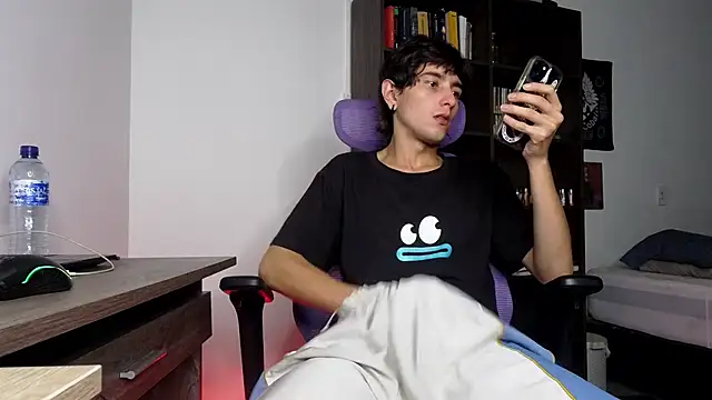 alex connorr online show from November 18, 2025, 3:12 am