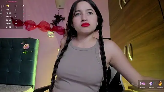 Snapshot of Sophie_spencer1 chatting on December 18, 2024, 1:15 am Sophie spencer1 online show from December 18, 2024, 1:15 am
