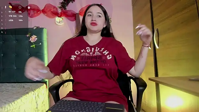 Snapshot of Sophie_spencer1 chatting on December 28, 2024, 2:43 am Sophie spencer1 online show from December 28, 2024, 2:43 am