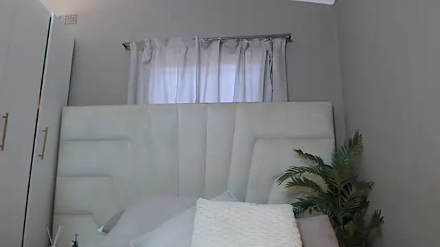 Snapshot of naughtyblackdolie chatting on January 29, 2025, 9:44 am naughtyblackdolie online show from January 29, 2025, 9:44 am