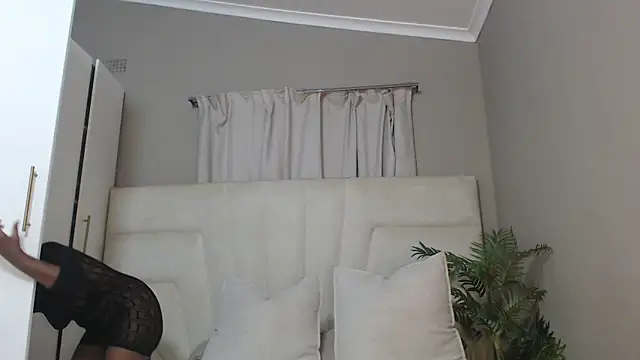 Snapshot of naughtyblackdolie chatting on March 15, 2025, 4:13 am naughtyblackdolie online show from March 15, 2025, 4:13 am