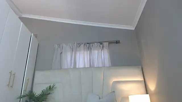 naughtyblackdolie online show from May 3, 2026, 11:27 am