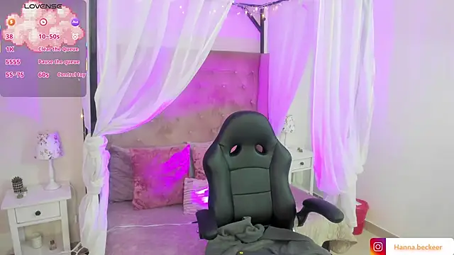 Hanna  Becker  online show from January 8, 2026, 3:31 am