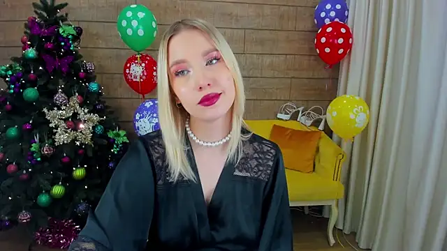LiliLinn online show from December 26, 2024, 11:10 am