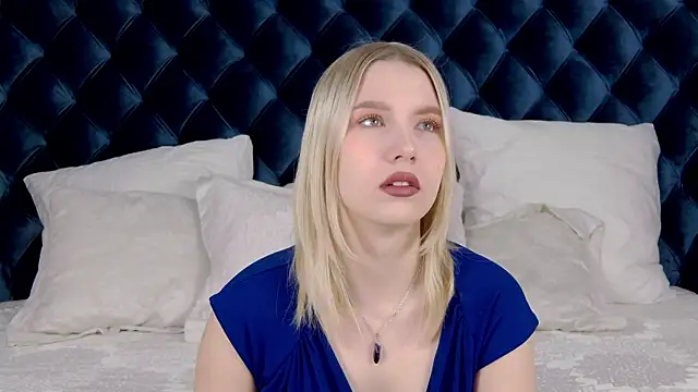 LiliLinn online show from January 14, 2025, 4:47 am