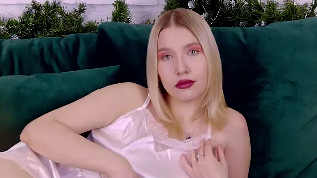 LiliLinn online show from January 15, 2025, 7:26 am