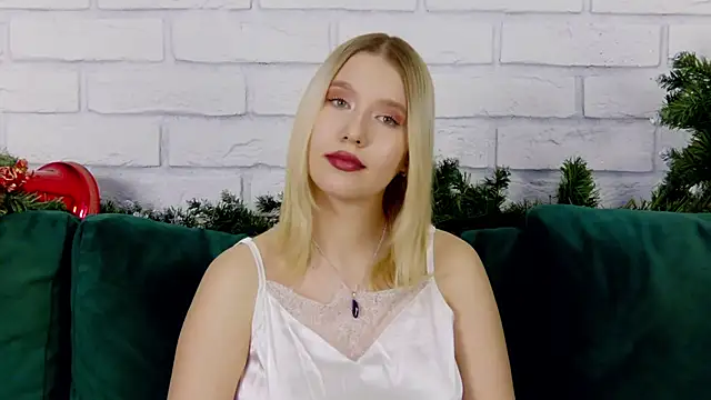 LiliLinn online show from January 15, 2025, 10:27 am