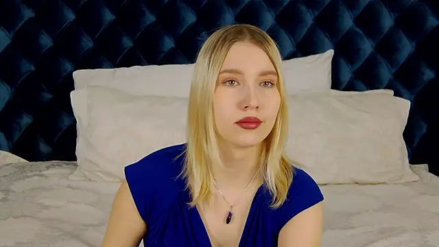 LiliLinn online show from January 18, 2025, 4:37 am