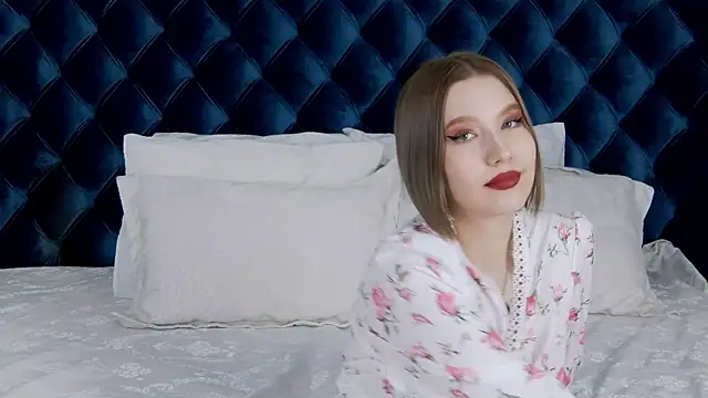 LiliLinn online show from January 24, 2025, 2:19 pm