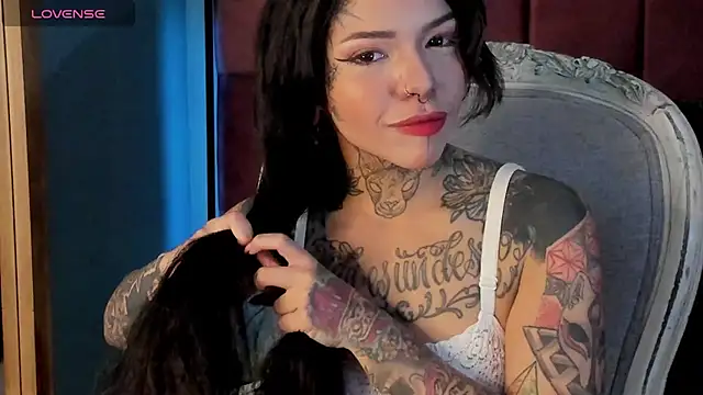 NinaInk online show from January 11, 2025, 12:40 pm