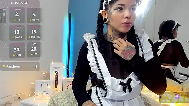 NinaInk online show from February 4, 2025, 2:53 pm