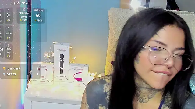 NinaInk online show from February 6, 2025, 2:48 pm