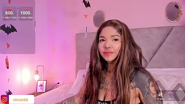 NinaInk online show from October 17, 2025, 5:04 pm