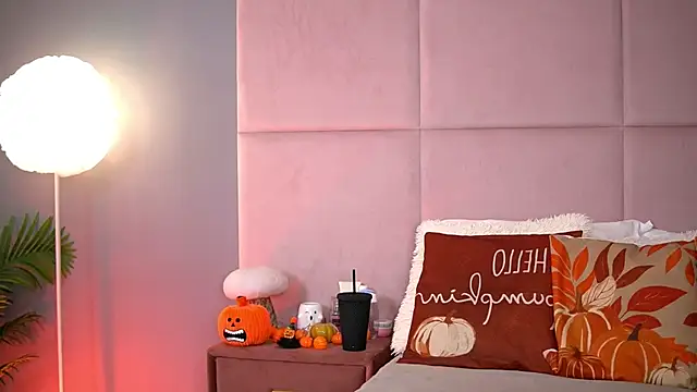 AlmaLuv online show from November 17, 2025, 4:51 am