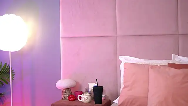 AlmaLuv online show from December 1, 2025, 3:55 am